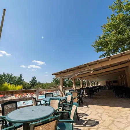 Camping Les Reflets Du Quercy 캠프장