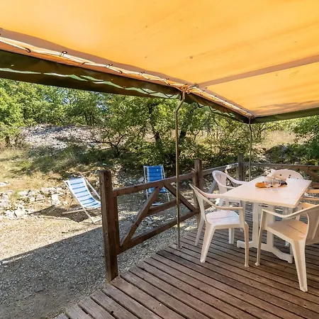 Camping Les Reflets Du Quercy 캠프장