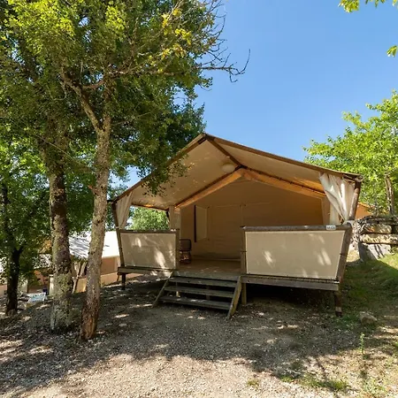 Camping Les Reflets Du Quercy 캠프장